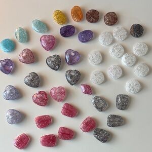 55 Multicolor Crackle Bead Set — Heart & Round Shapes
